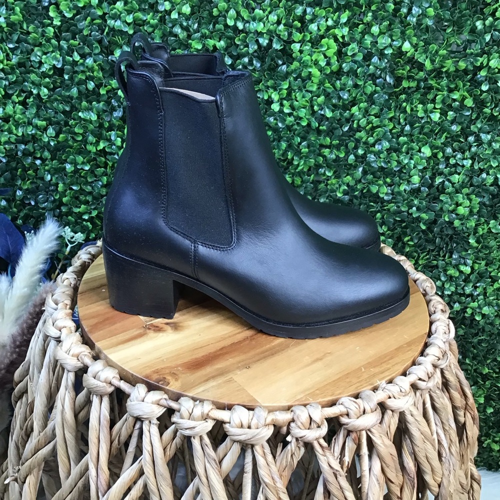 New in box Nisolo x Anthropologie Black Chelsea Leather Ankle Booties - Picture 4 of 13